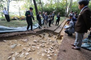 作山古墳「造り出し」二つ並ぶ　総社市発掘調査「全国的に極めて珍しい」