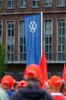 【フォルクスワーゲン】混迷深める欧州車の雄　収益強化、日本勢も課題