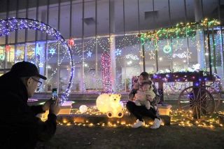 「おとぎばなし」テーマ 光の装飾　西大寺緑花公園 メルヘンチックに