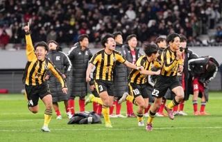 高校サッカー、前橋育英が優勝　７大会ぶり、ＰＫ戦９－８で制す