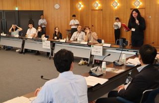 米国・ブラジル４大学の研修団　岡山県知事と懇談