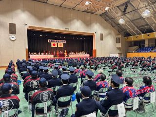 防災力向上に決意新た　玉野市消防出初め式 功労職員ら表彰