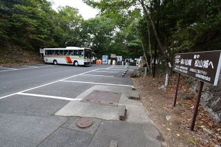 備中松山城ふいご峠駐車場 ９月有料化　高梁市、登城バス値上げも
