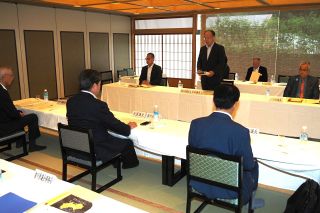 地域公共交通課題解決を　岡山、香川県議会正副議長が意見交換