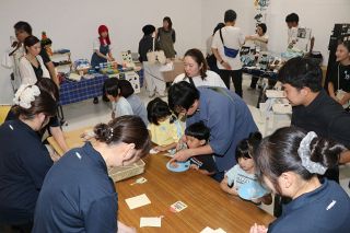熊本地震の被災地支援に　笠岡の写真館がチャリティーマルシェ