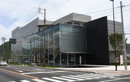 ティーカップ・メリーゴーラウンド～ヨーロッパ陶磁にみるモダンデザイン100年