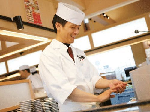 熟練の職人による手握りの寿司が味わえます