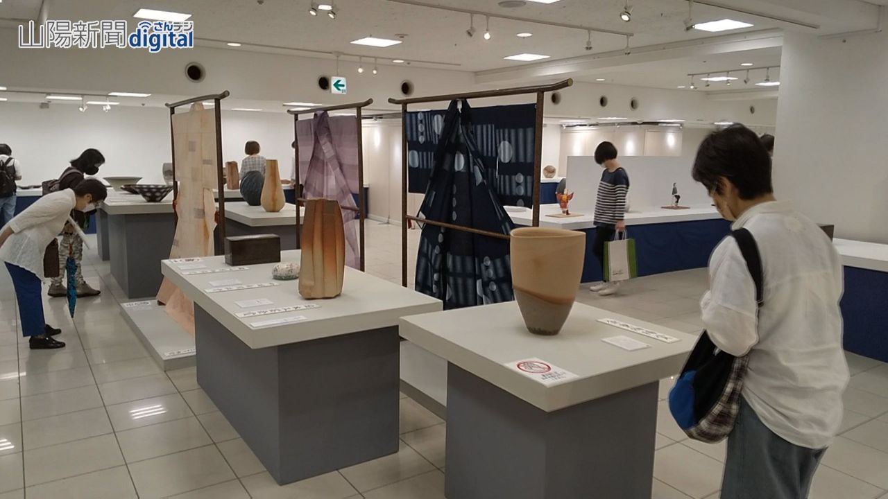 繊細な手仕事 伝統工芸中国展開幕　広島、陶芸や染織７分野１２３点