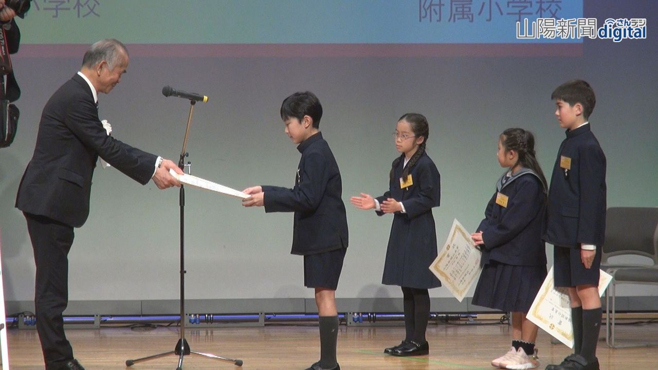 新聞コン 小中高４６人・団体表彰　岡山で式、学校賞は２０校