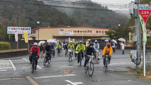 片鉄ロマン街道 サイクリング満喫　赤磐、和気 県内外１００人が参加